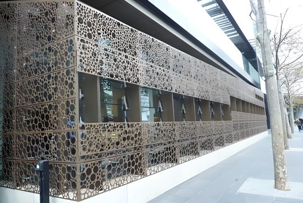 上海王经理定制的冲孔装饰网施工效果